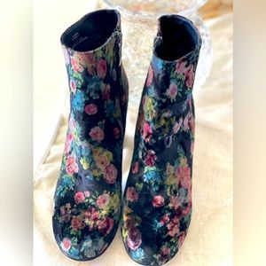 Limelight Size 11 Super Cute Floral Velvet Ankle Boots.  Perfect fall & winter.